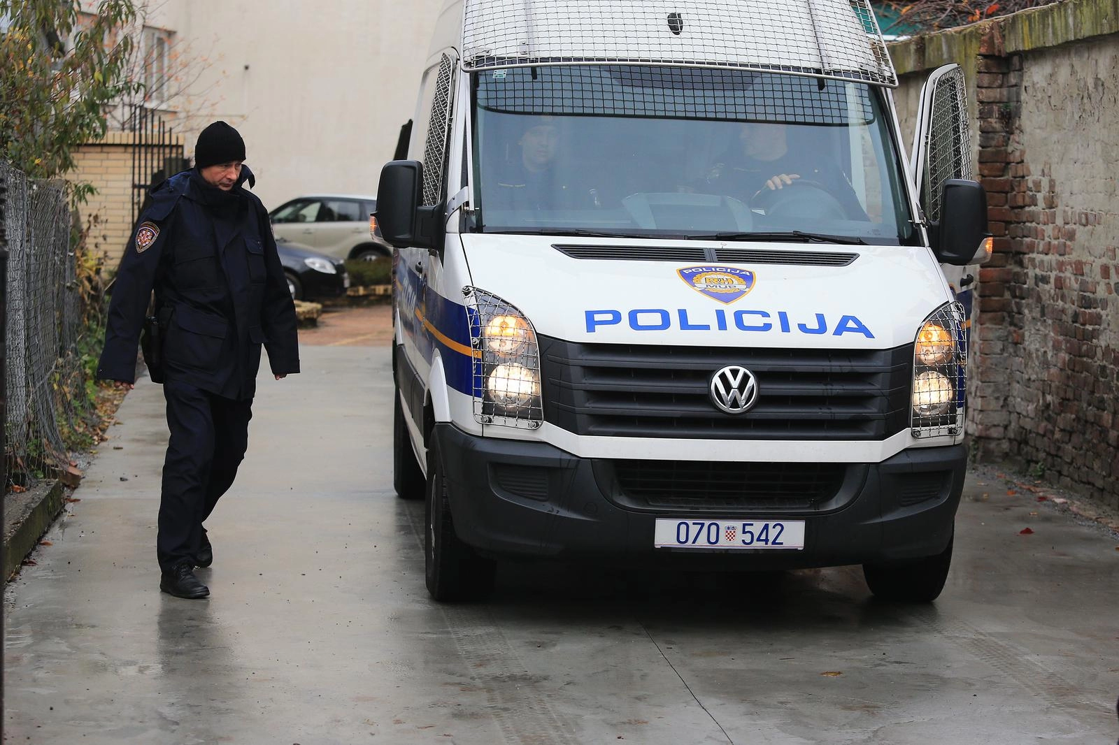 Užas: Trojica optužena zbog spolnih odnosa sa životinjama